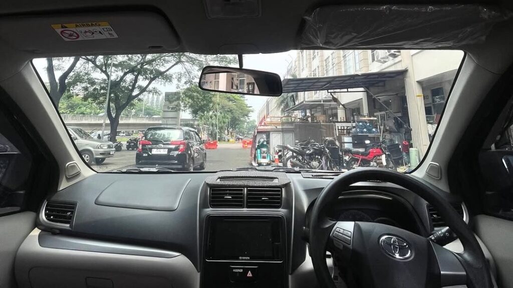 Visibilitas Kaca Depan Mobil dengan 3M Crystalline