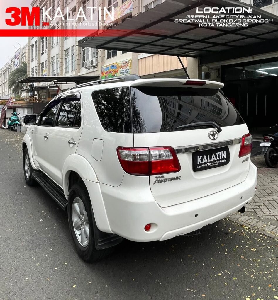 Pemasangan kaca film otomotif di dealer resmi 3M Jakarta Barat, Kalatin