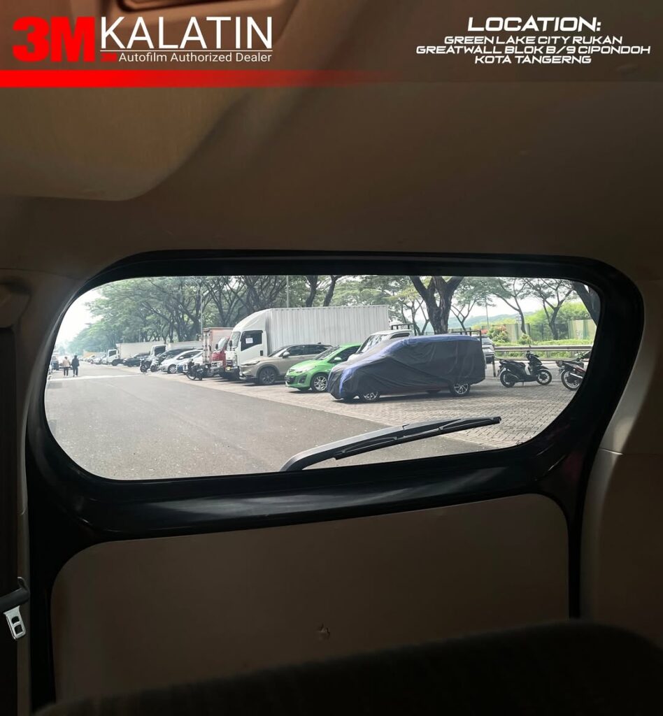 Visibilitas kaca belakang menggunakan Black Beauty 20