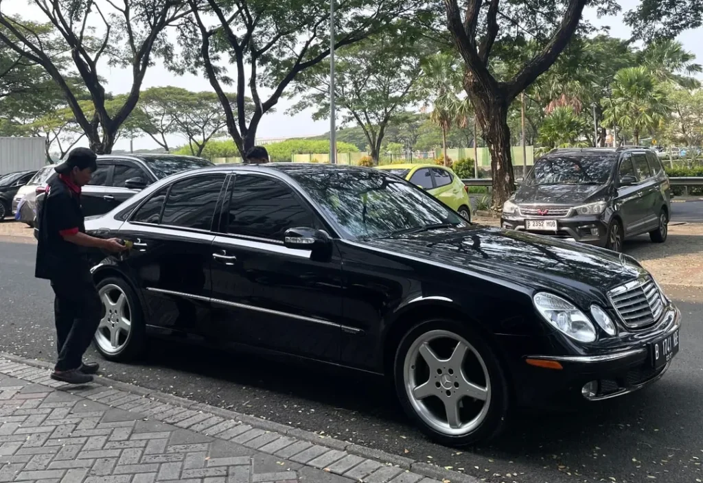 Kaca film 3M Black Beauty untuk kaca samping dan belakang