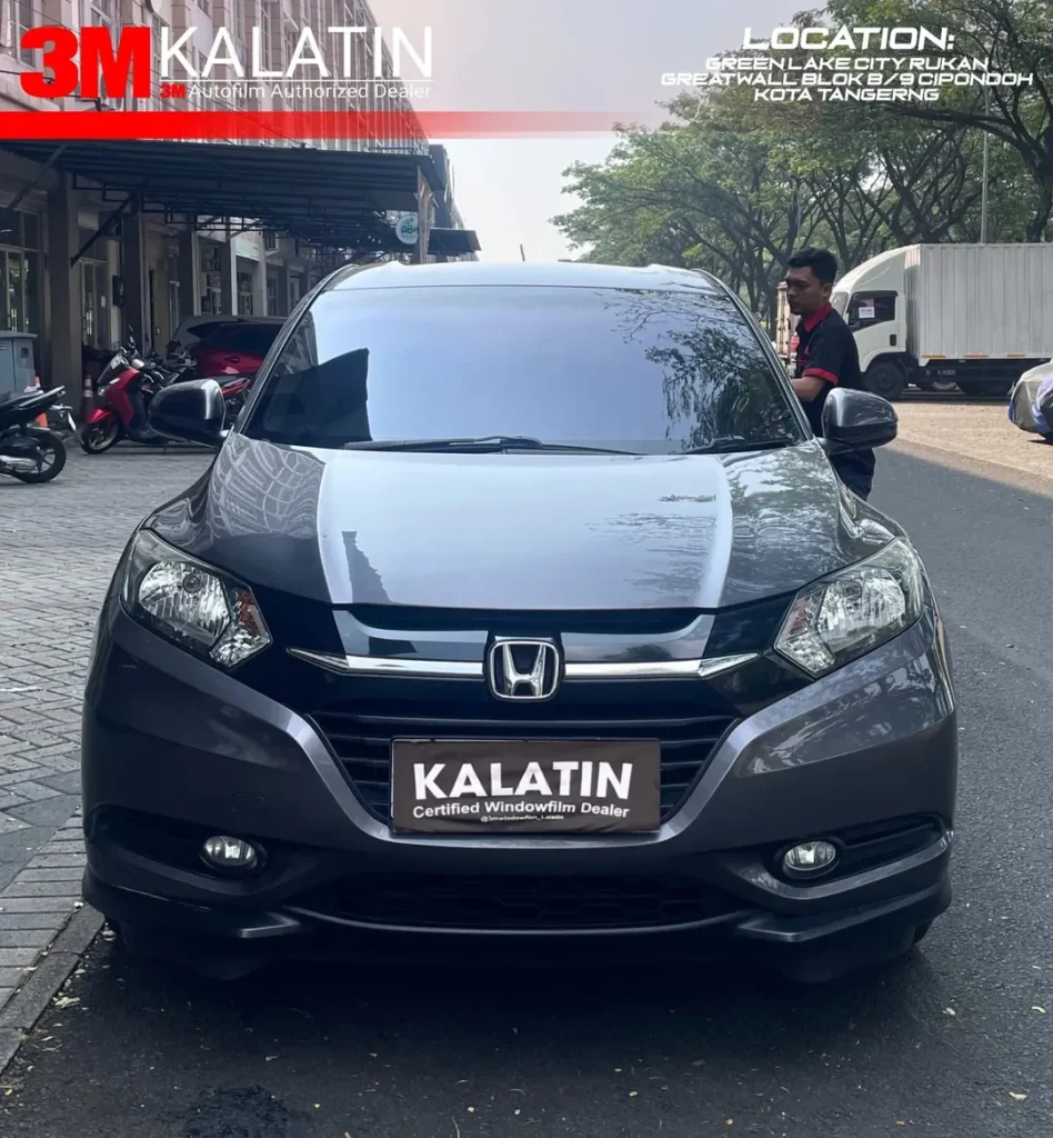 Pemasangan kaca film otomotif di dealer resmi 3M Jakarta Barat, Kalatin