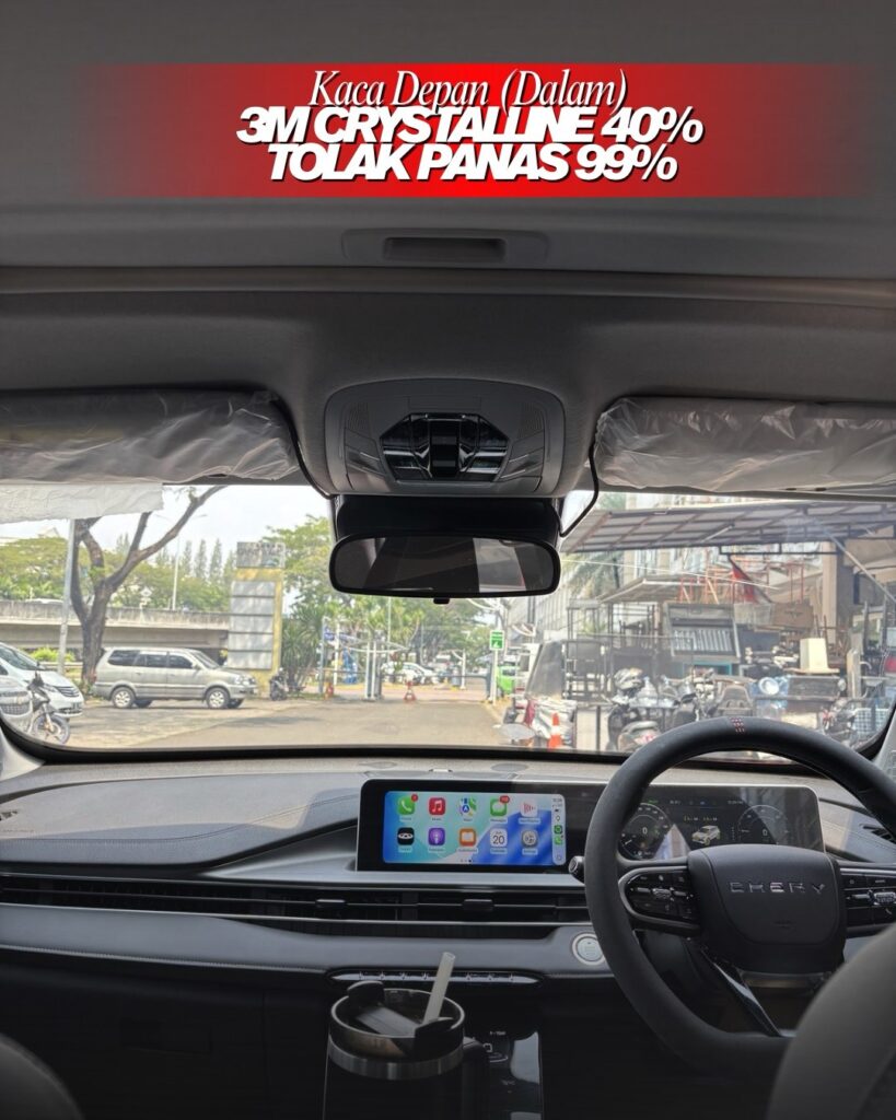 Tampak Dalam Kaca Depan Mobil dengan 3M Crystalline 40%