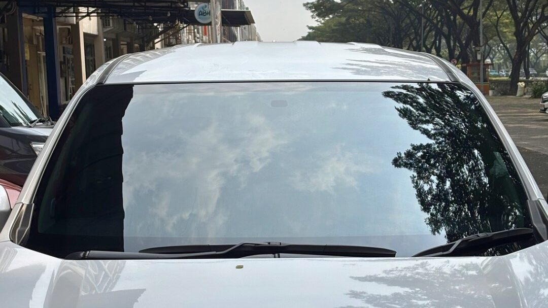 Tampak Luar Kaca Film 3M Crystalline 40% di Kaca Depan