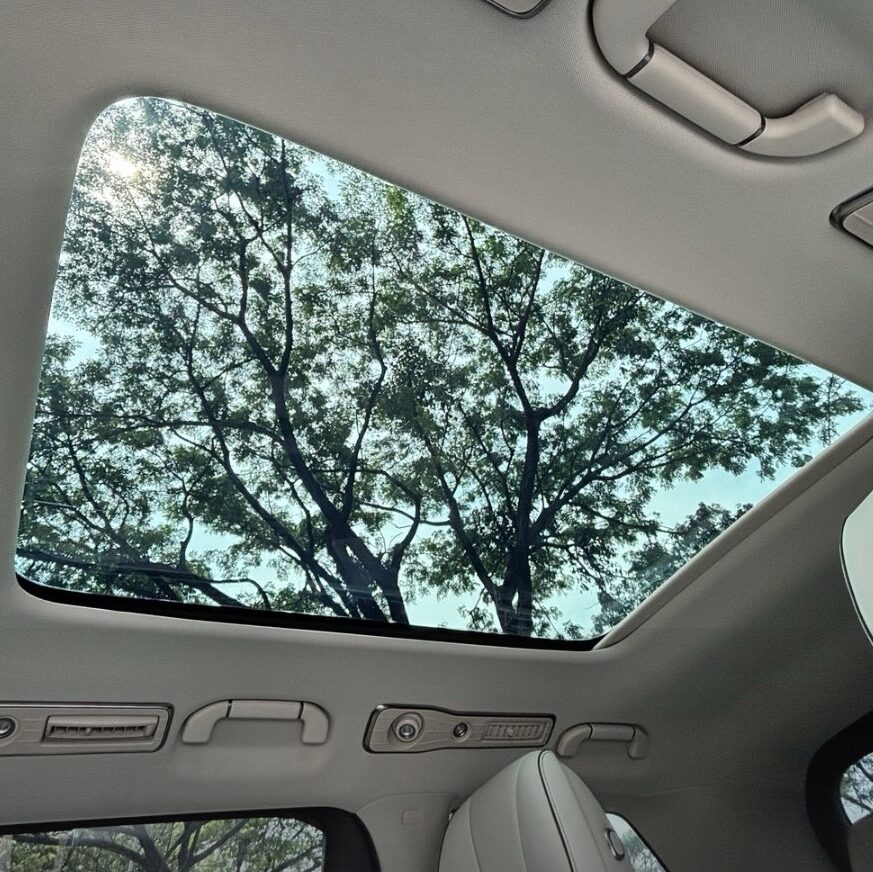 Kaca Film Panoramic Roof Mobil Listrik