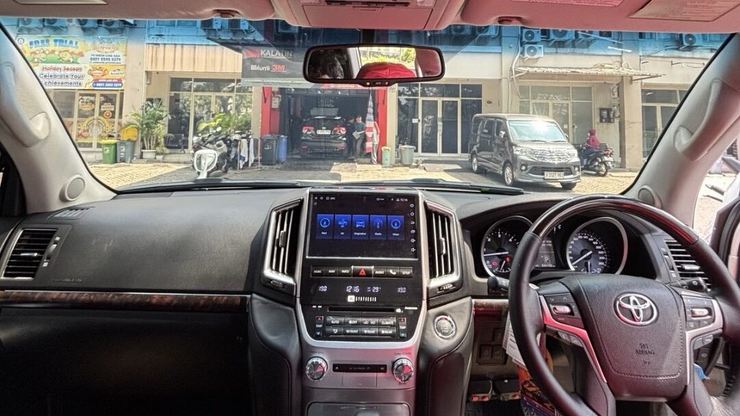 3 Alasan Kenapa Dashboard Mobil Cepat Pudar - Banyak Debu