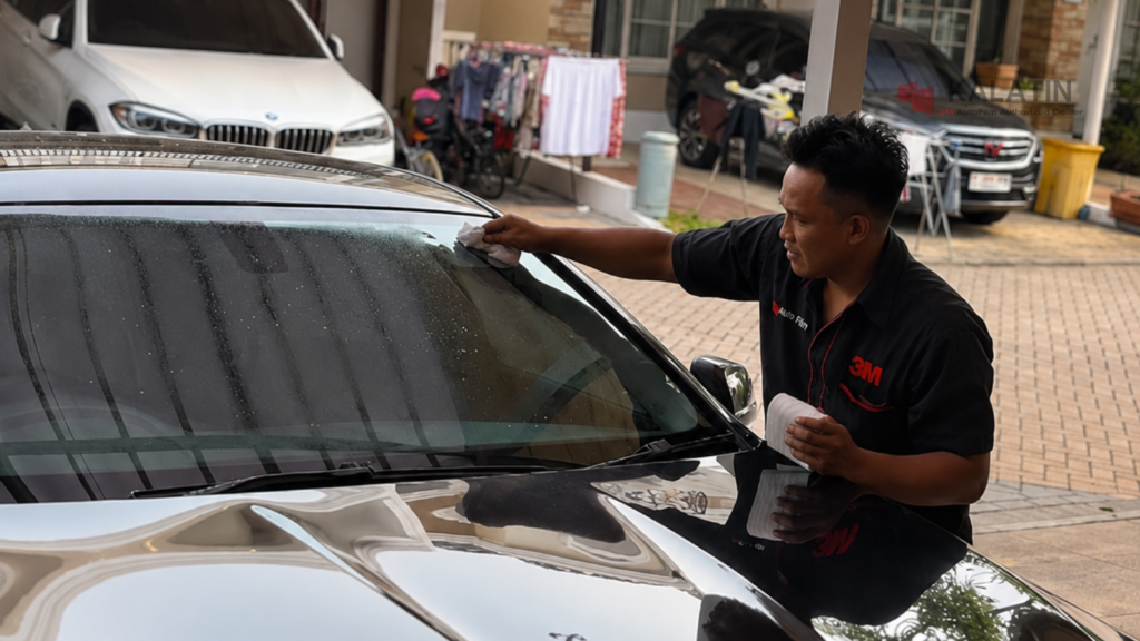 Pasang Kaca Film Mobil Home Service di Jakarta Barat by Kalatin Dealer Resmi 3M