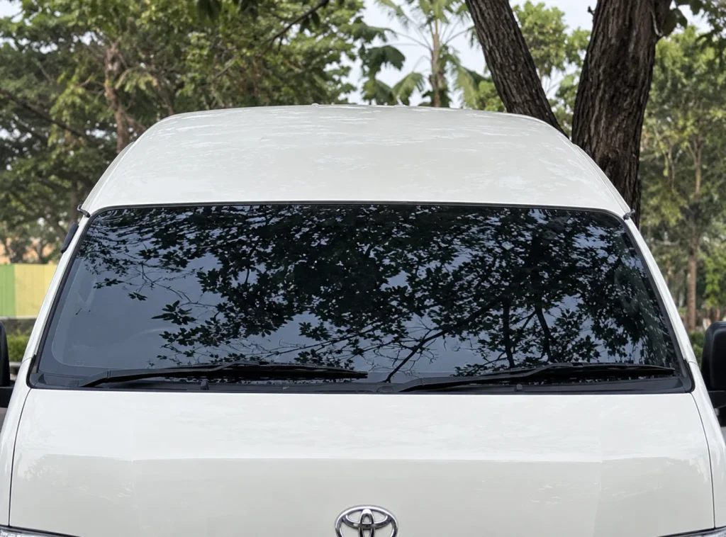 3M Ceramic IM 40% di Kaca Depan Minibus Toyota Hiace